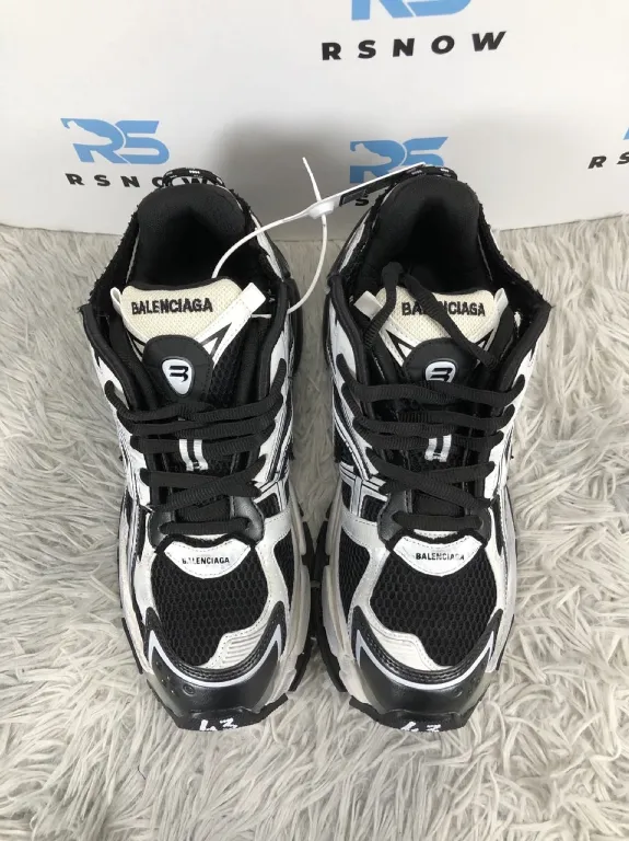 Balenciaga Runner Black White 677403 W3RB2 9010